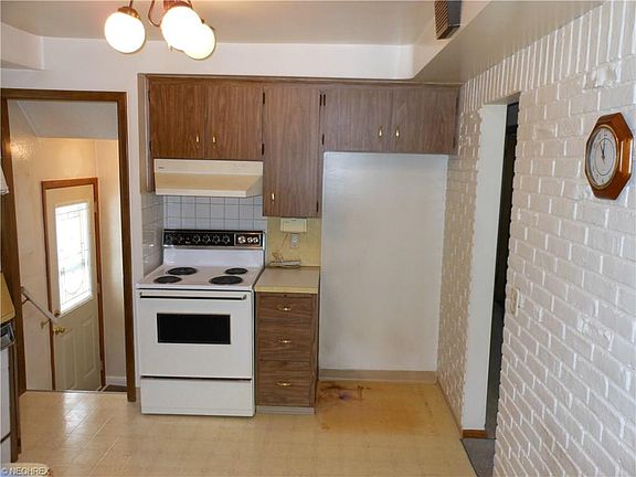 4th image of 31616 Ronald Dr