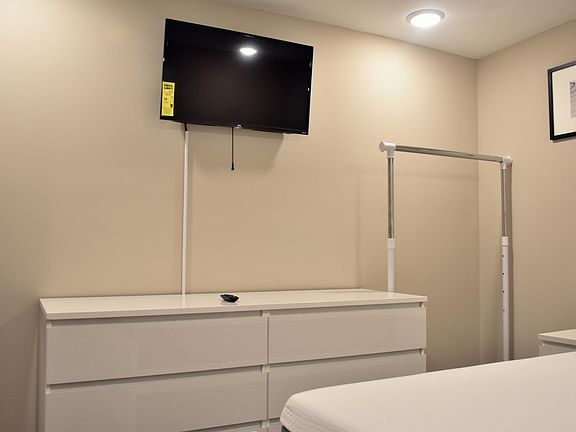 3rd image of 20 Gardner Ave #3C