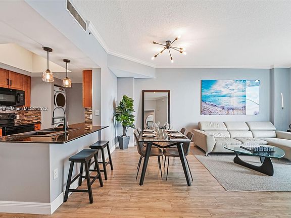 3rd image of 2000 N Bayshore Dr APT 1606