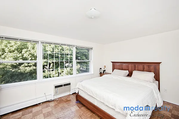 Sold by Moda Realty | media 12