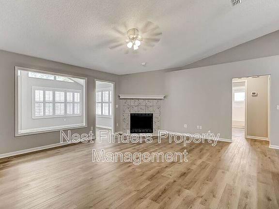 3rd image of 2412 Leafdale Cir S