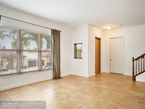 4th image of 2617 NE 14th Ave APT 113
