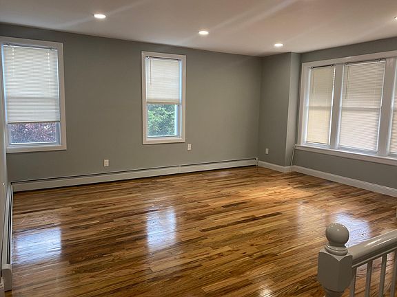 3rd image of 556 Underhill Ave Floor 2