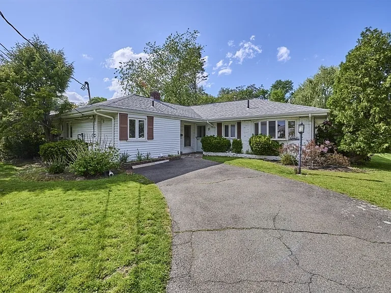 51 Pratt Dr — Photo 11