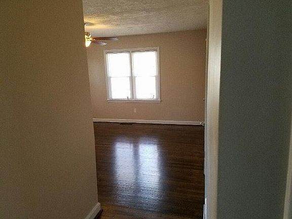 3rd image of 3710 Glengyle Ave