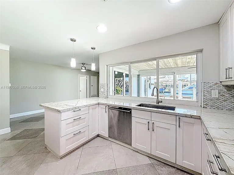 2770 NE 8th Ct — Photo 4