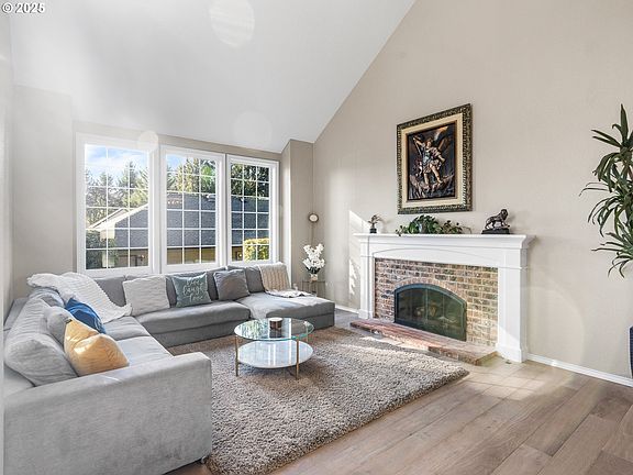 5th image of 2402 SE 113th Ct