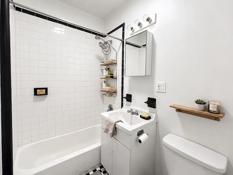 315 E 5th St #2D — Photo 3