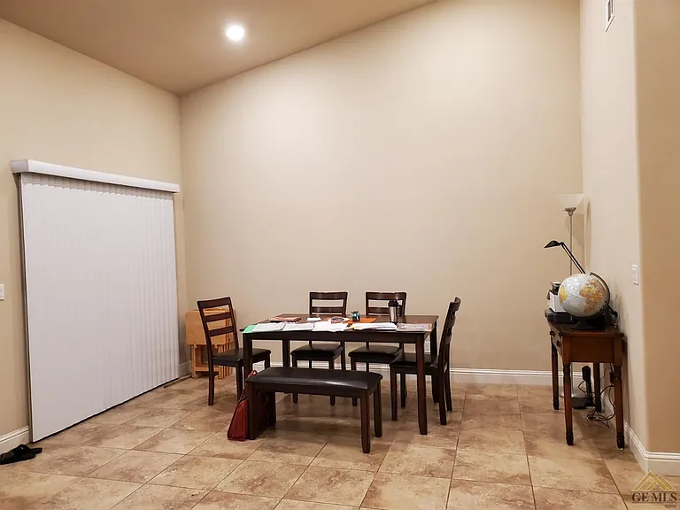 10321 Hillgate Ave — Photo 2