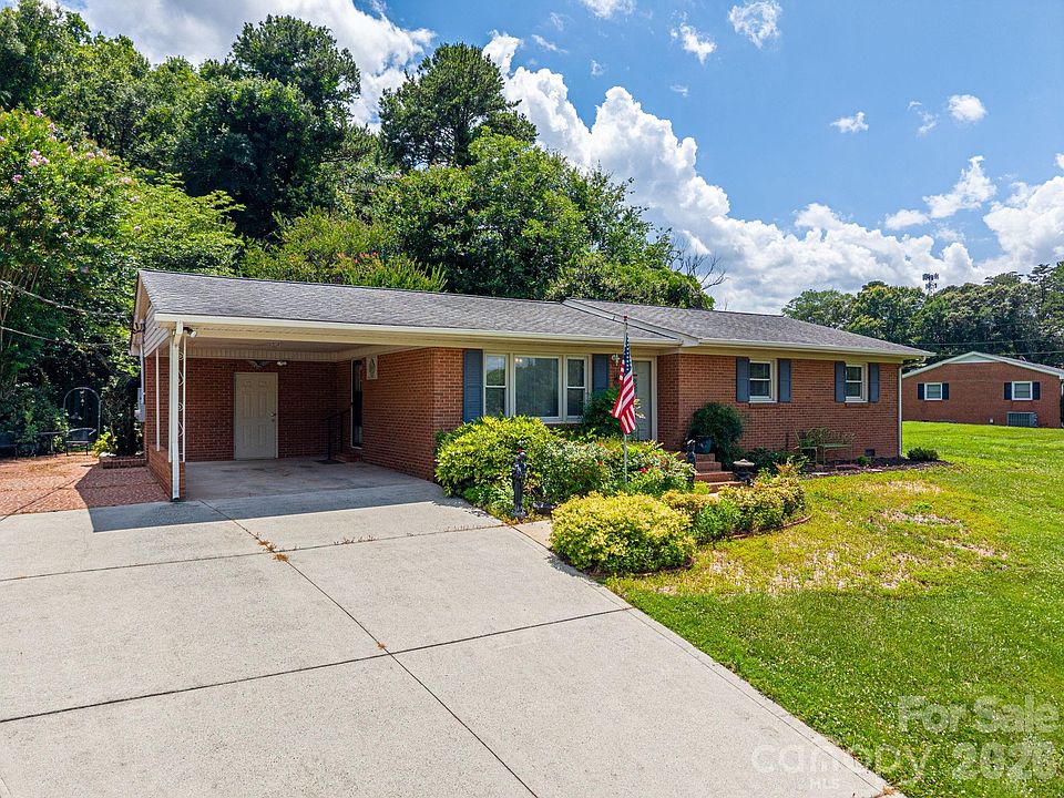 1st image of 13 Spruce Pine Dr
