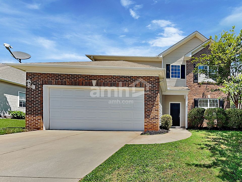1st image of 6 Roberts Hill Dr