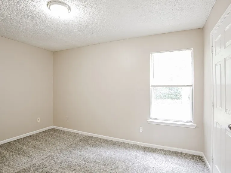 1529 Spearing St — Photo 9