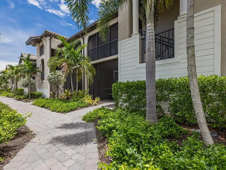 5721 Palmer Cir #103 — Photo 4