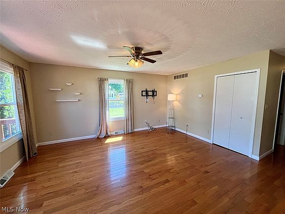 3rd image of 292 Haven Ave