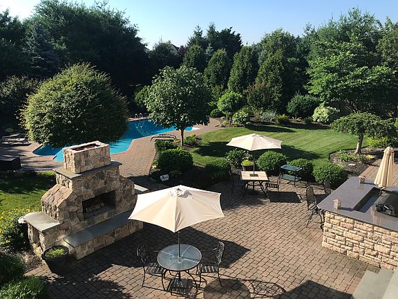 2nd image of 7 Redwood Ln