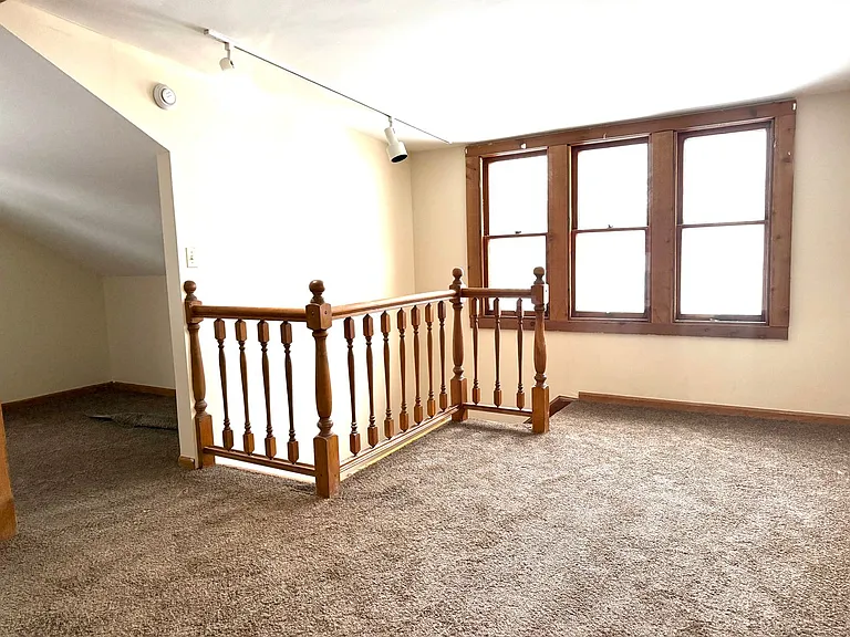 127 W Main St — Photo 19