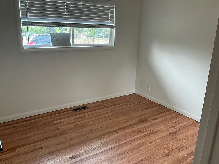 7806 N Newman Ave — Photo 6
