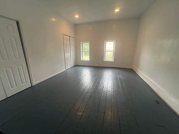 2nd image of 818 Summit Ave