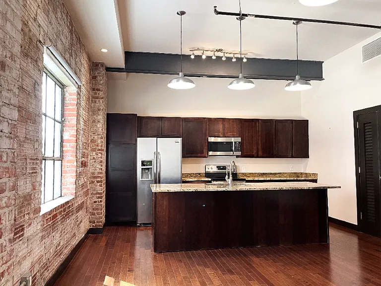 Urban Sophistication at the Detroit Lofts — Photo 9