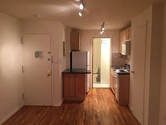 Rented by Chartwell Manhattan Realty | media 7