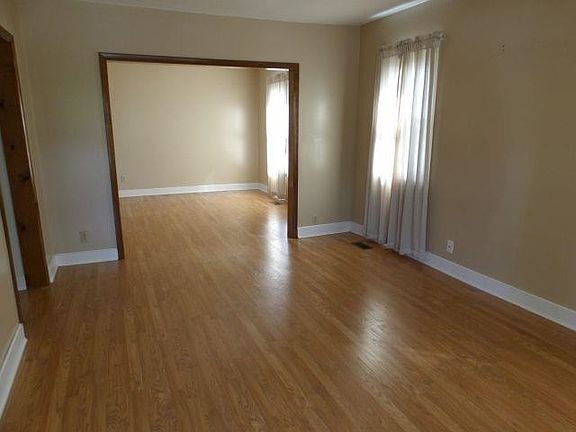 3rd image of 3502 Waverly Rd