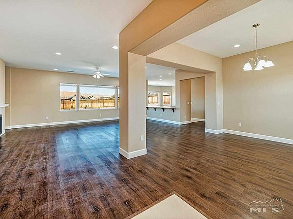 3rd image of 307 Desert Chukar Dr