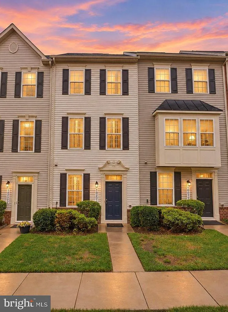 3 bed, 5.0 bath, 1680 sqft, $3,300 — Photo 2