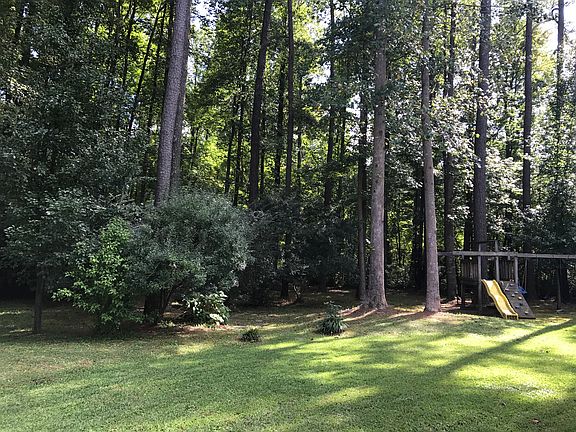 4th image of 139 Berkshire Dr