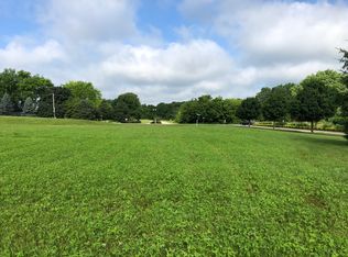 103 Farmstead Ct, McHenry, IL 60050