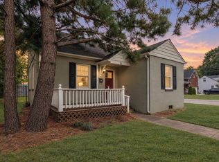 32 Old Fox Hill Rd, Hampton, VA 23669