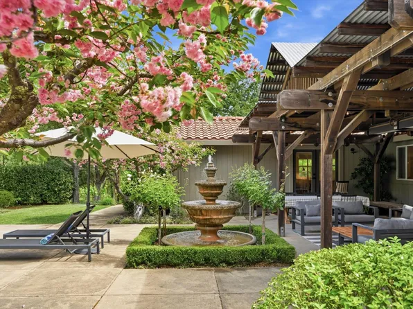 1541 Chablis Road, Healdsburg, CA 95448