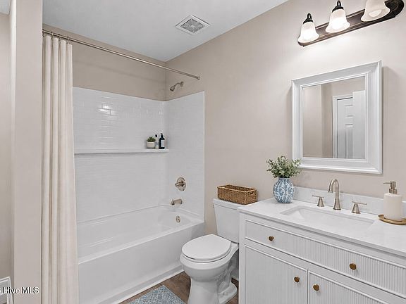 5th image of 1510 Chestnut Street