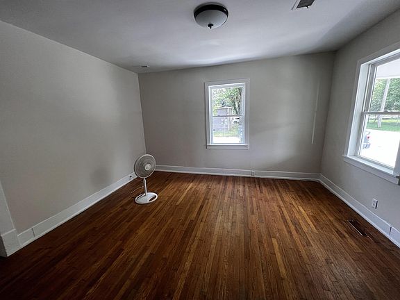 5th image of 1705 S Greenwood Ave
