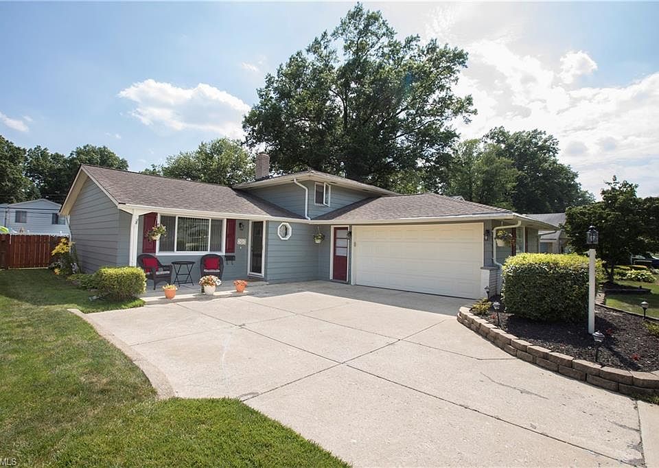 1st image of 24933 Deerfield Dr