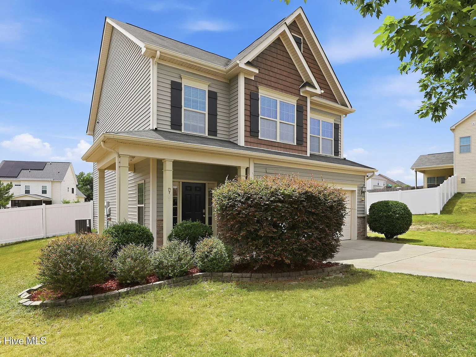 4 bed, 3.5 bath, 2587 sqft, $2,200 — Photo 3