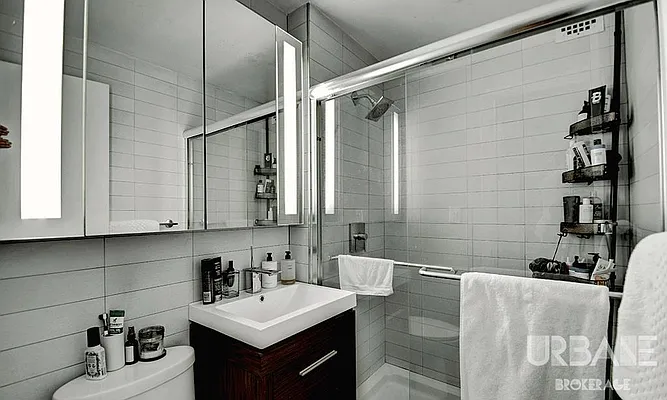 Rented by Urbane Brokerage | media 22