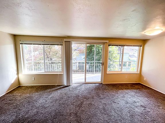 5th image of 5233 15th Ave NE APT 401