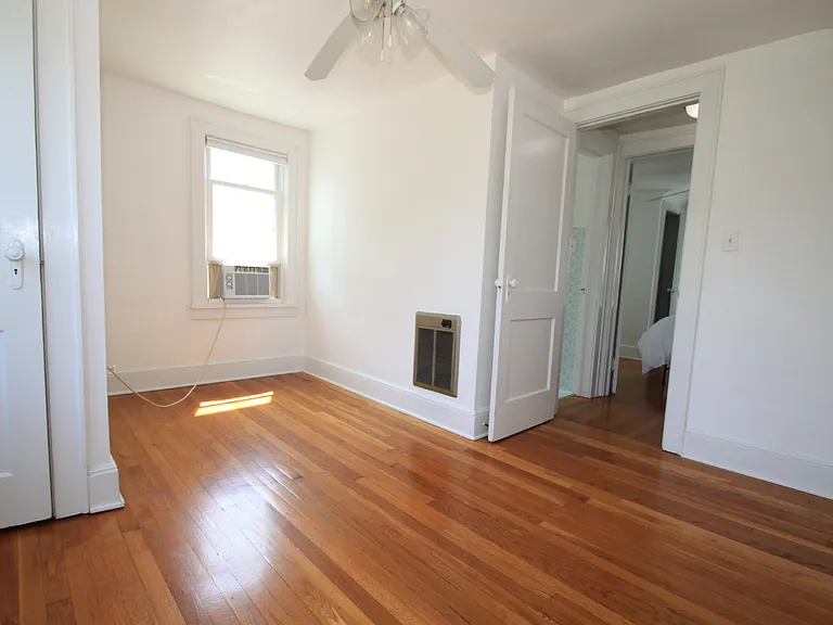 38 Glenwood Blvd — Photo 18
