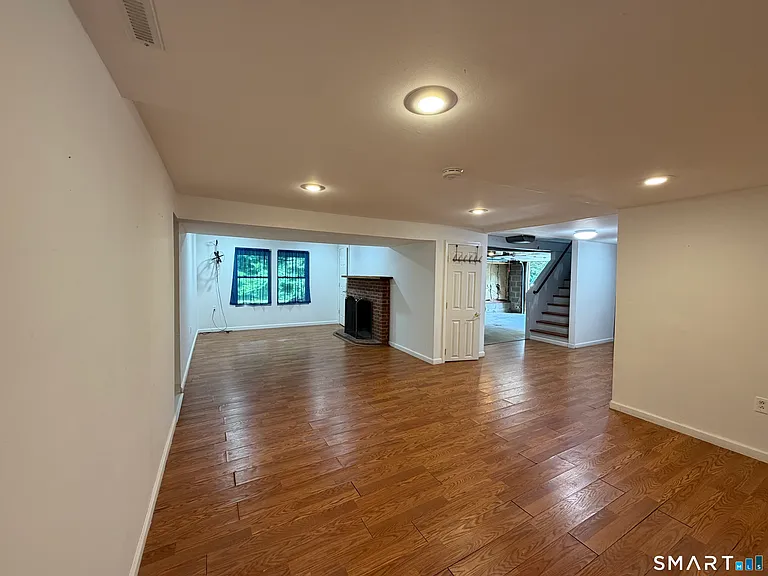 18 Hilltop View Rd — Photo 12