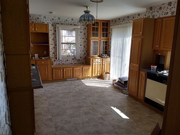 Large kitchen; dining area