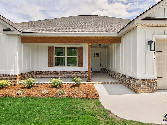 4th image of 208 Hampton Chase