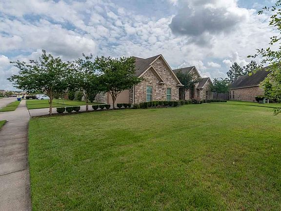 4th image of 313 Winding Brook Dr