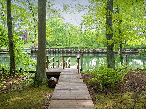 2nd image of 205 Gull Pond Ln