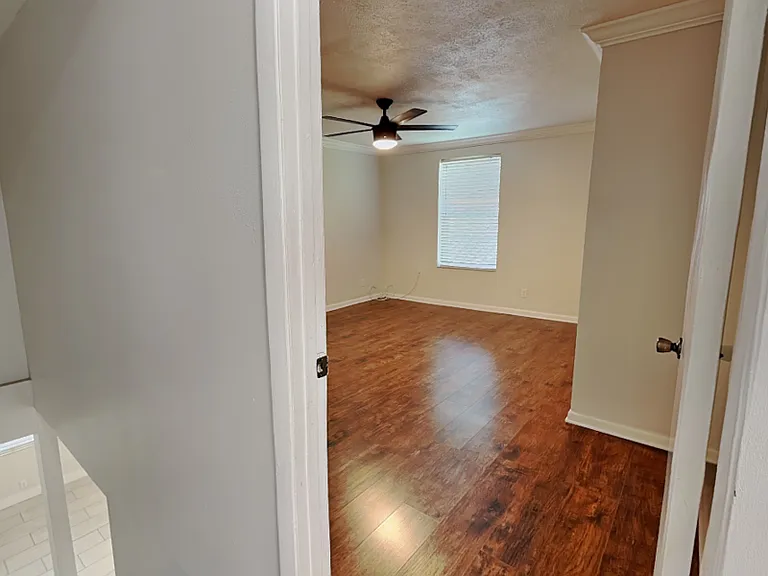 3801 1/2 W Palmira Ave — Photo 12