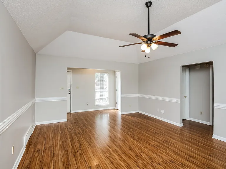 2350 Heather Rdg — Photo 3