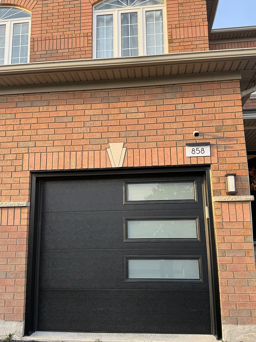 Building Photo - 858 Khan Cres #BASEMENT