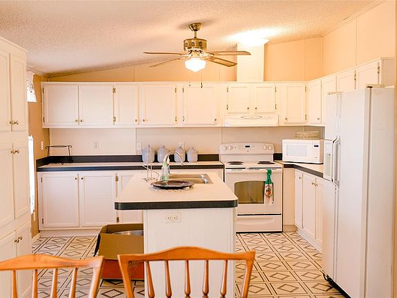 2nd image of 10211 S Country Dr