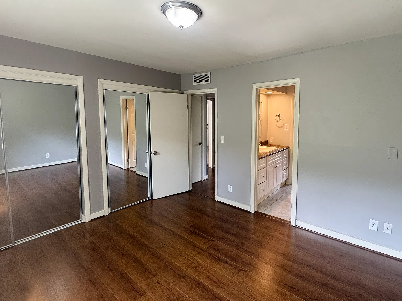 2 bed, 900 sqft, $1,495 — Photo 4