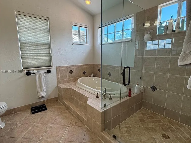 1070 Capistrano — Photo 49