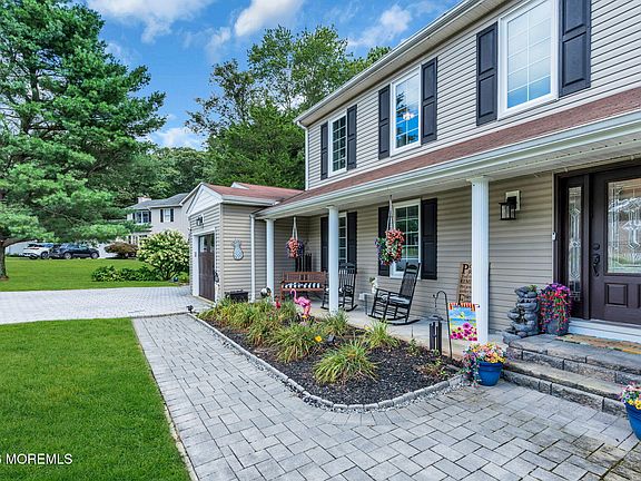 4th image of 632 Meadow Run